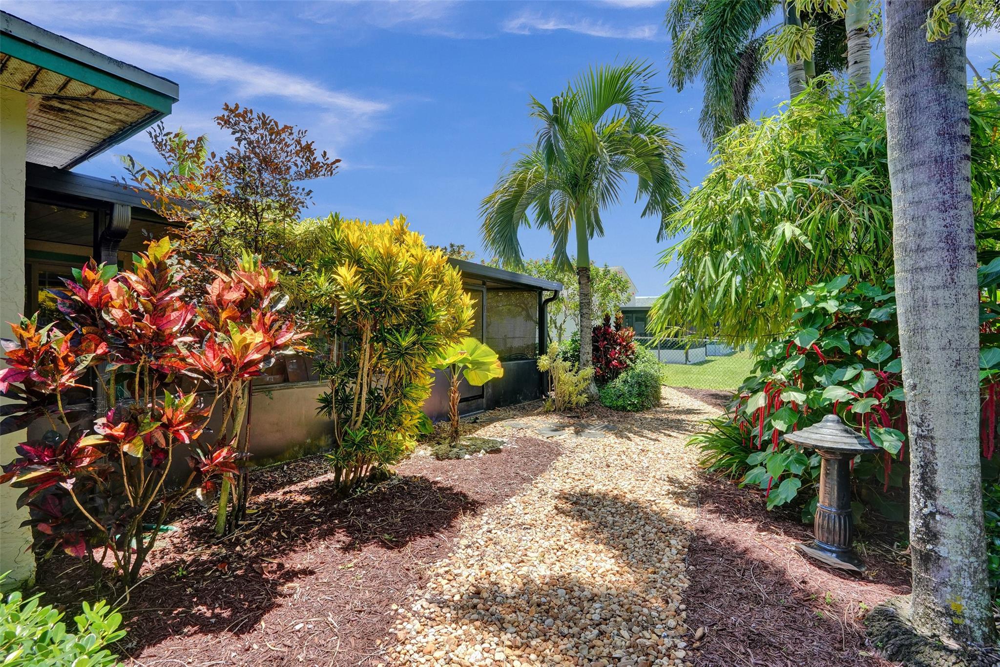 8353 Huntsman Pl