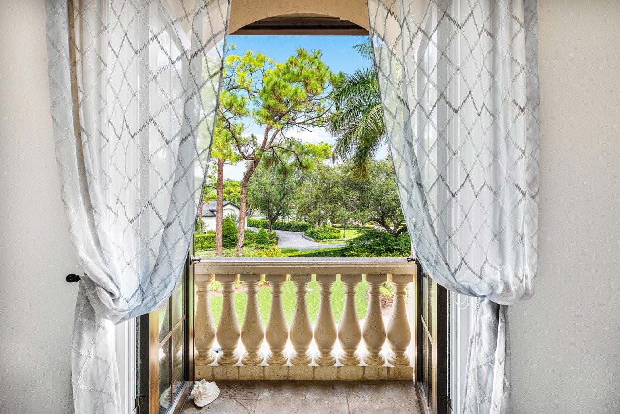 16389 Bridlewood Cir