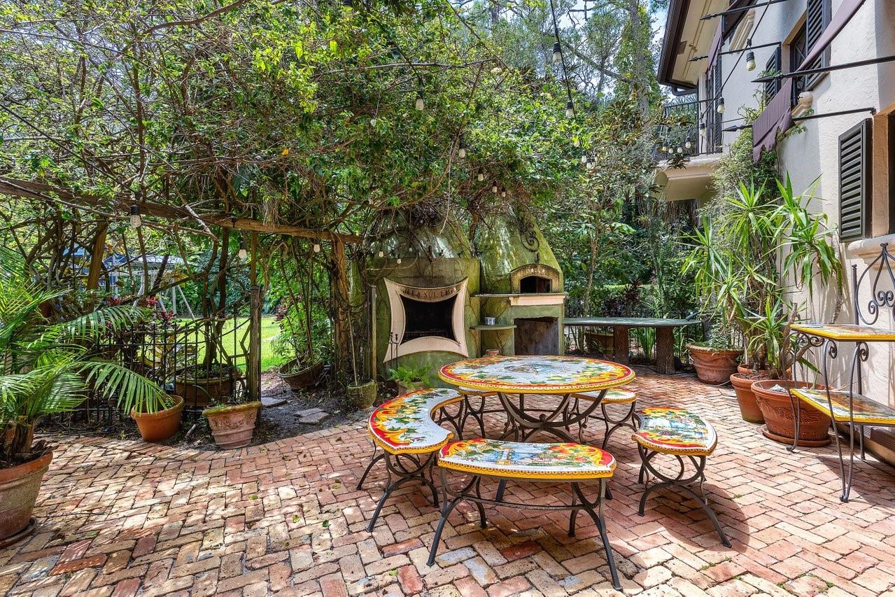 16389 Bridlewood Cir