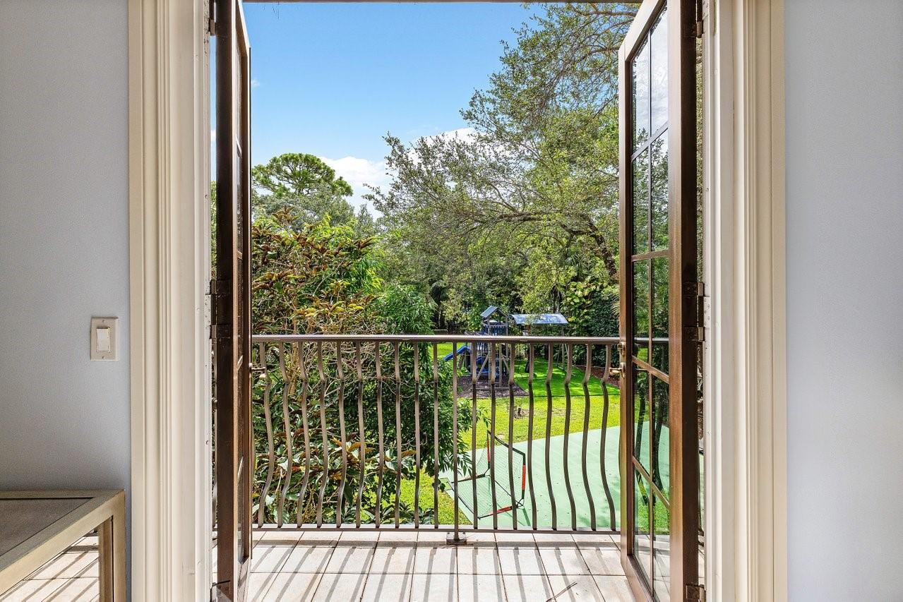 16389 Bridlewood Cir