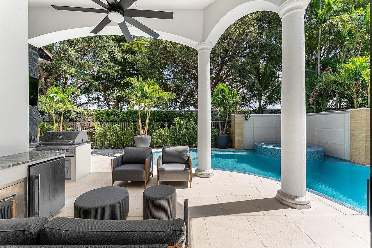 17849 Villa Club Way