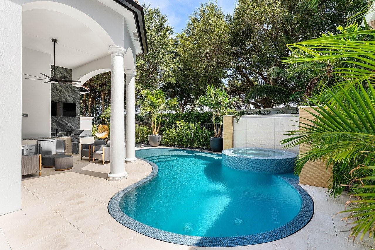 17849 Villa Club Way