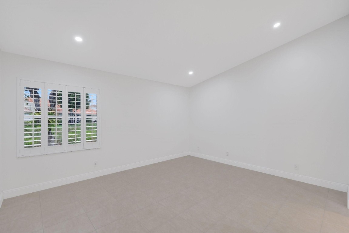 6171 Floral Lakes Dr