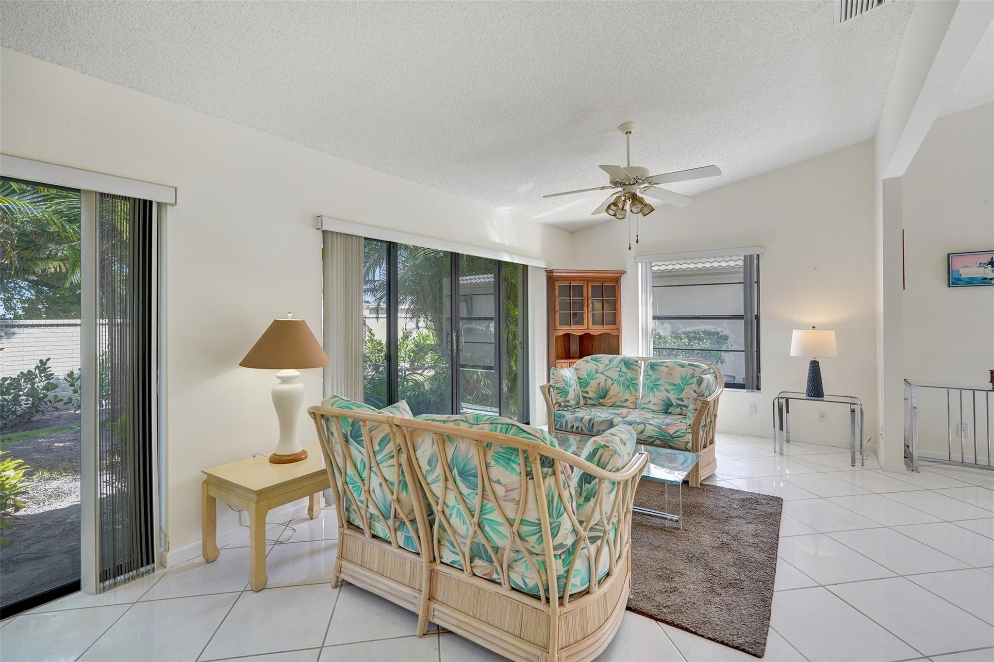8860 Boatswain Dr