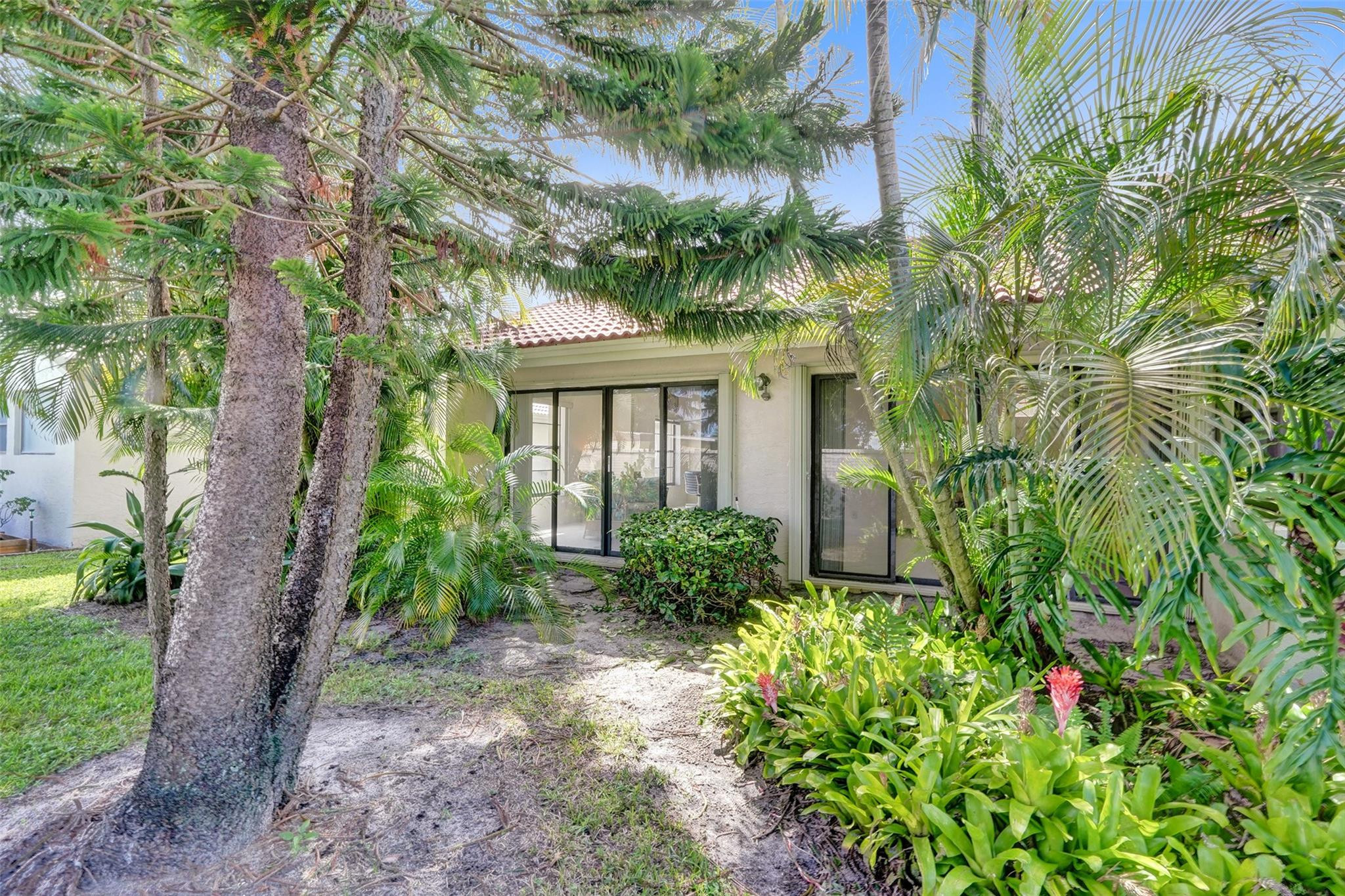 8860 Boatswain Dr