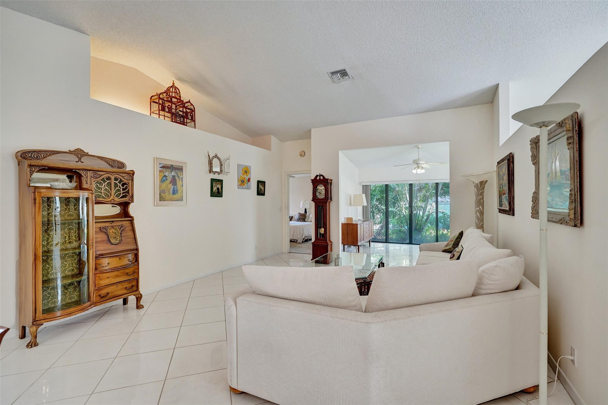 8860 Boatswain Dr