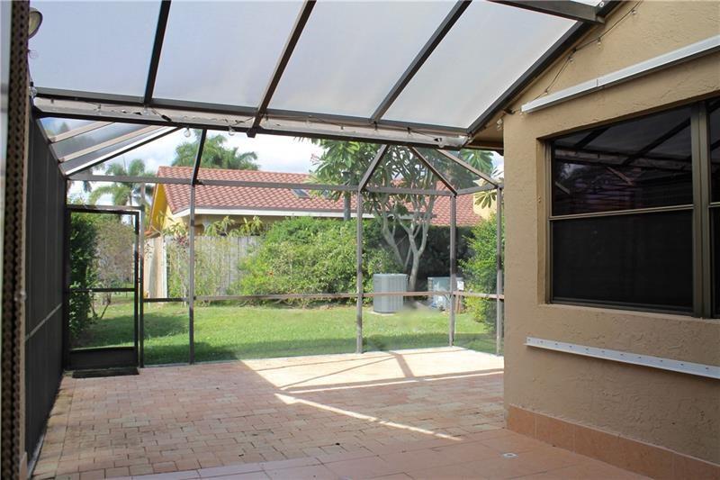 6722 Canary Palm Cir