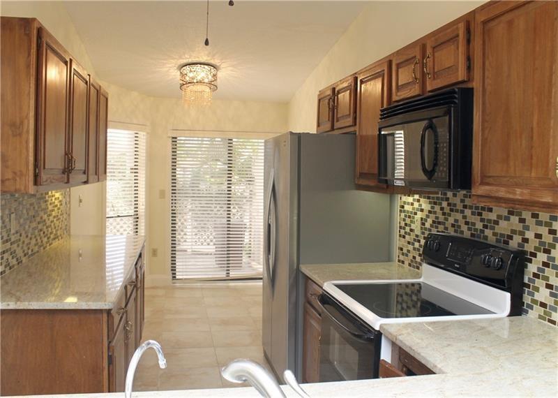 6722 Canary Palm Cir