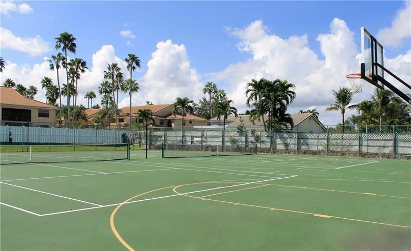 6722 Canary Palm Cir