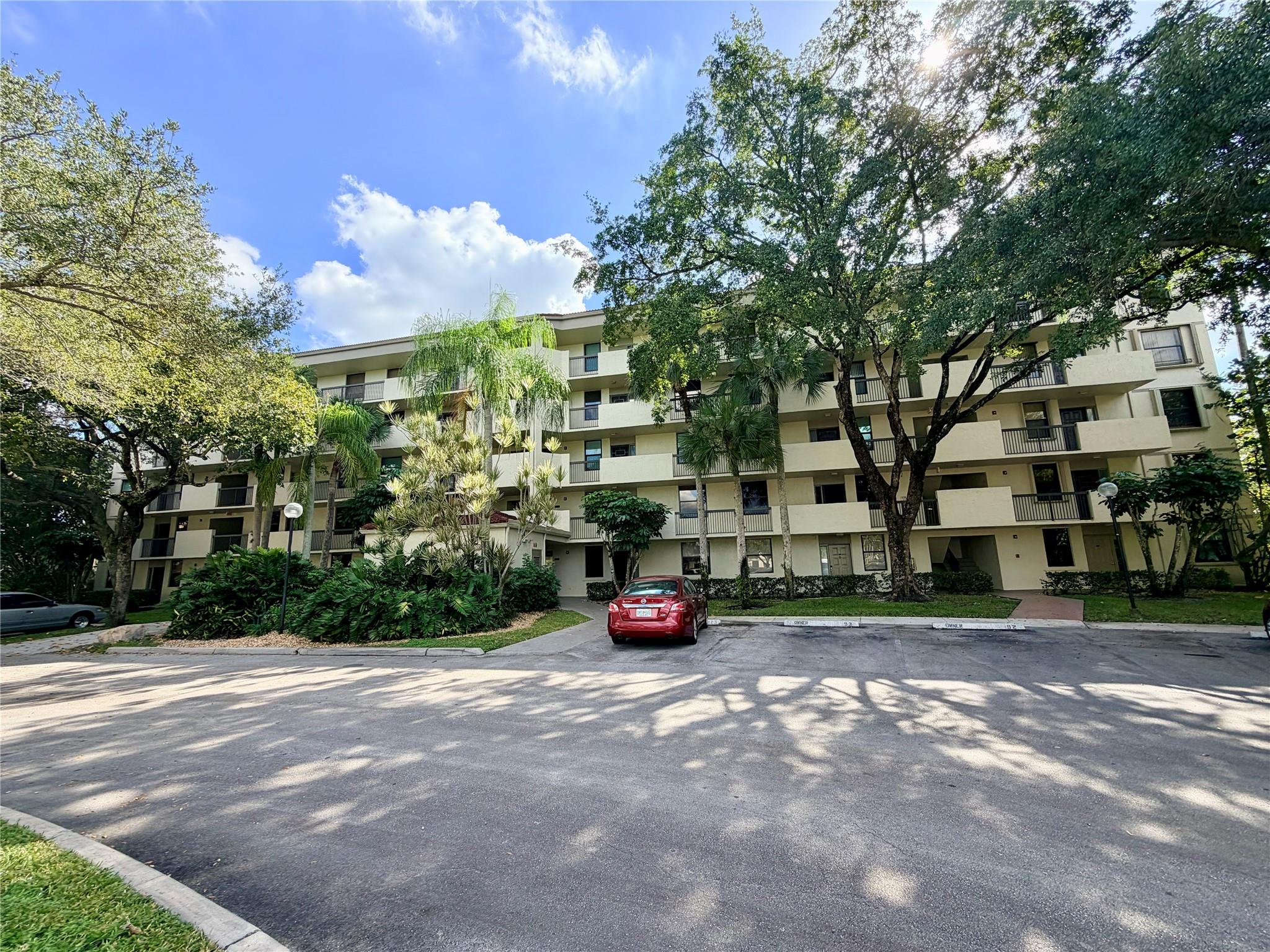 2907 Carambola Cir S 201