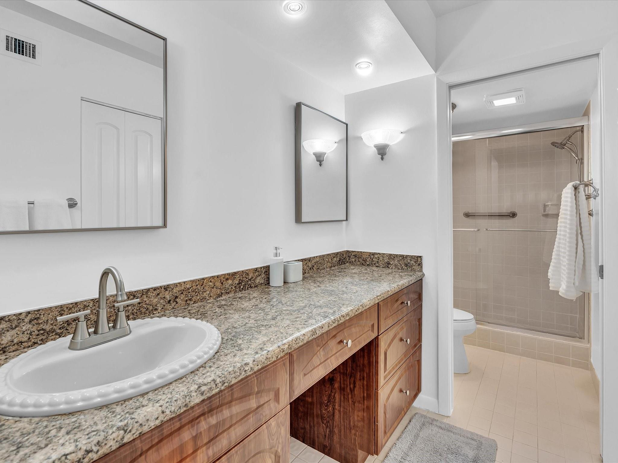 5087 Oak Hill Lane 312