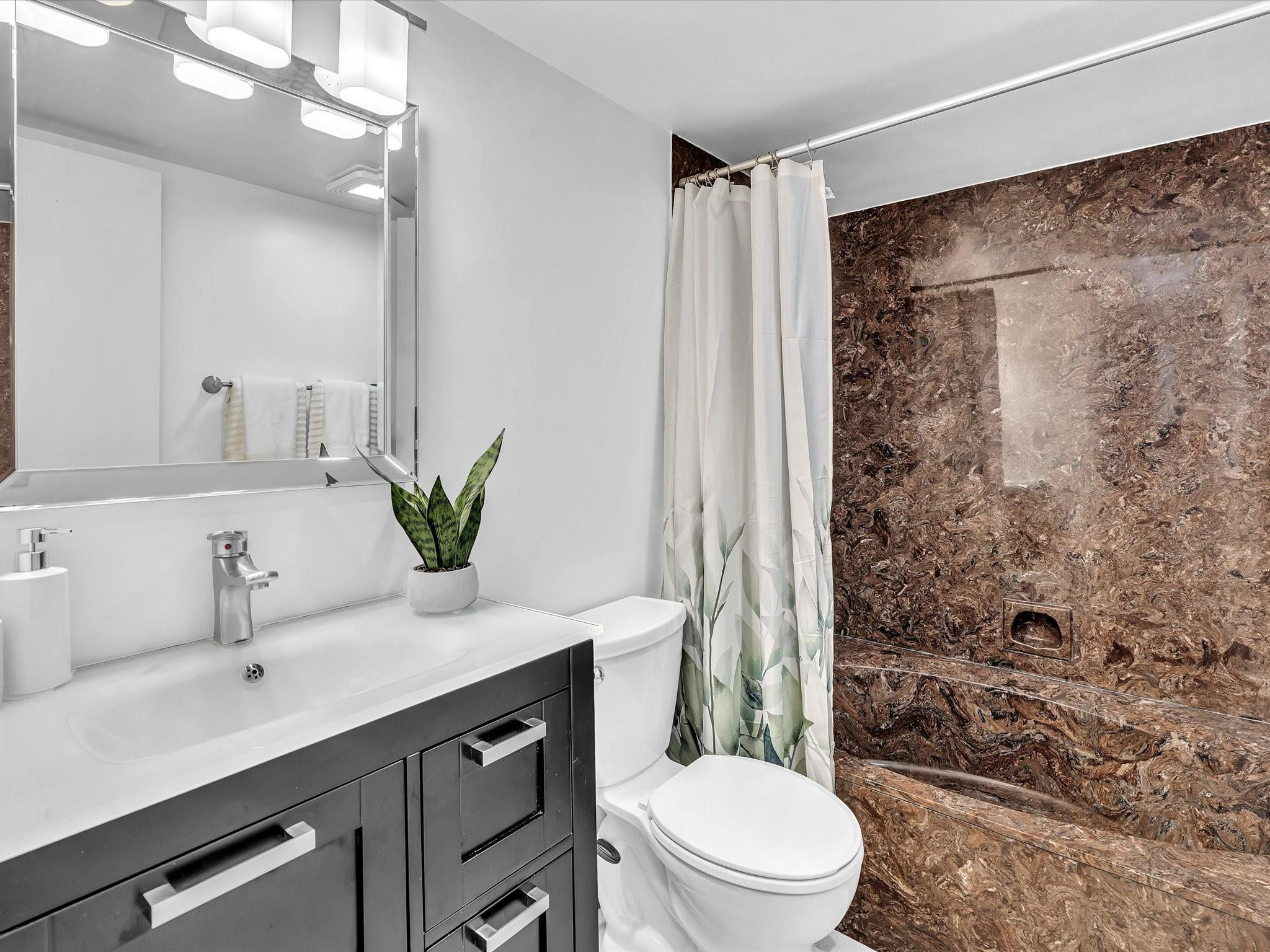 5087 Oak Hill Lane 312