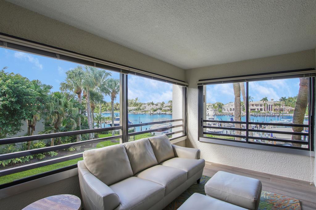522 Oak Harbour Drive