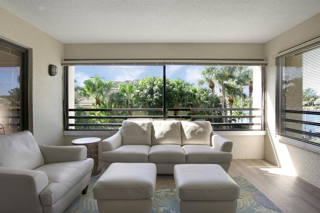 522 Oak Harbour Drive