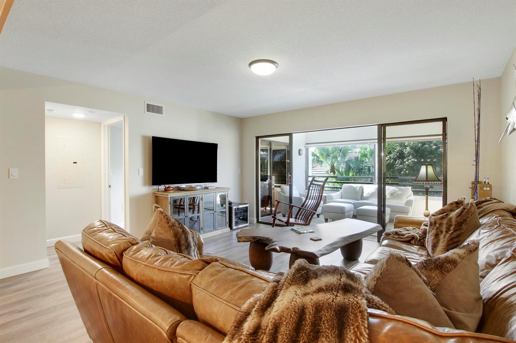 522 Oak Harbour Drive