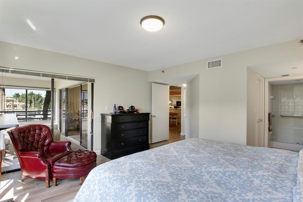 522 Oak Harbour Drive