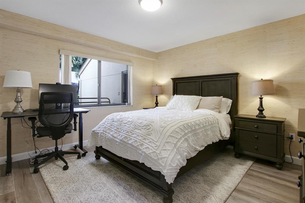 522 Oak Harbour Drive