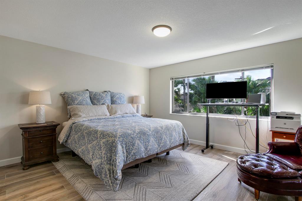 522 Oak Harbour Drive