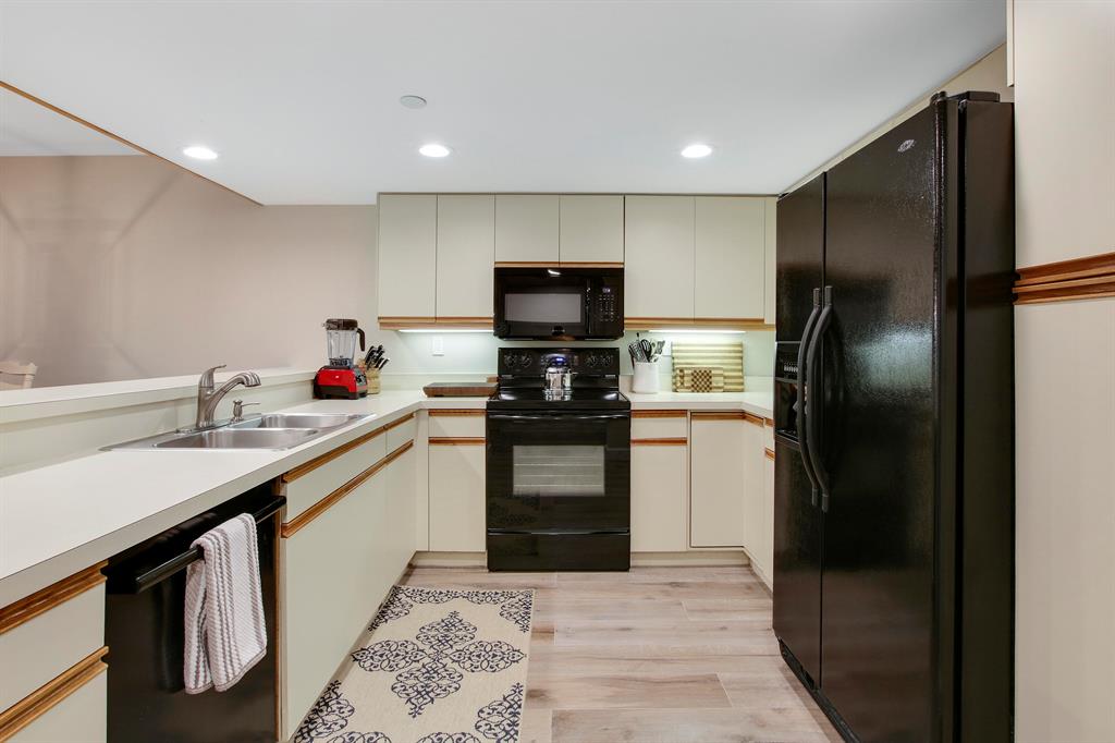 522 Oak Harbour Drive
