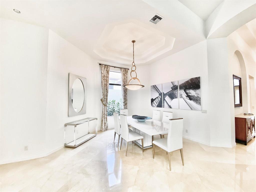 17930 Lake Azure Way