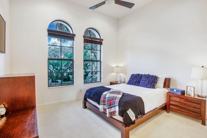 17930 Lake Azure Way