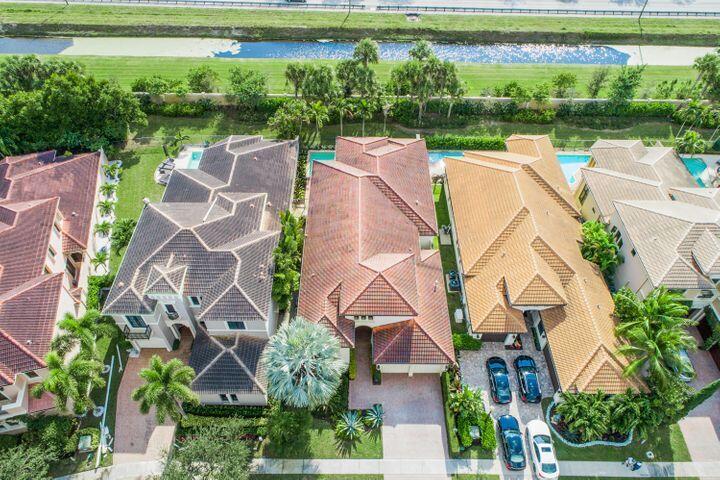 17930 Lake Azure Way