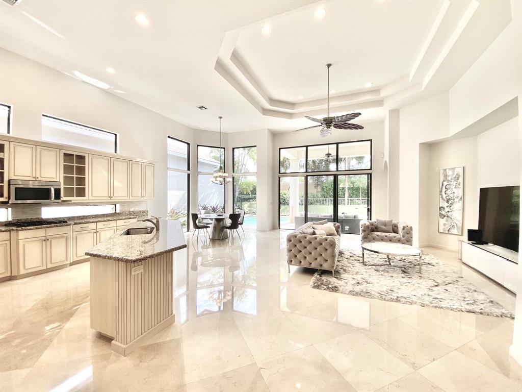 17930 Lake Azure Way