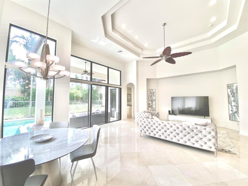 17930 Lake Azure Way