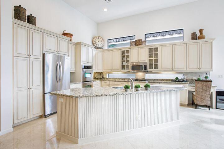 17930 Lake Azure Way