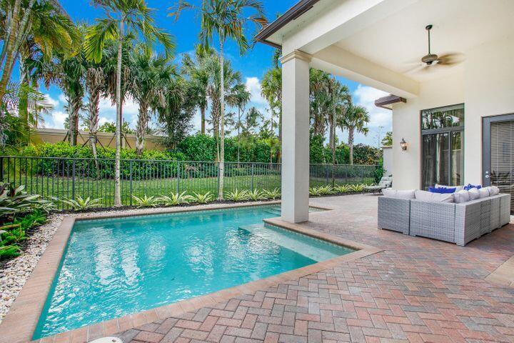 17930 Lake Azure Way