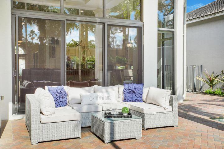 17930 Lake Azure Way
