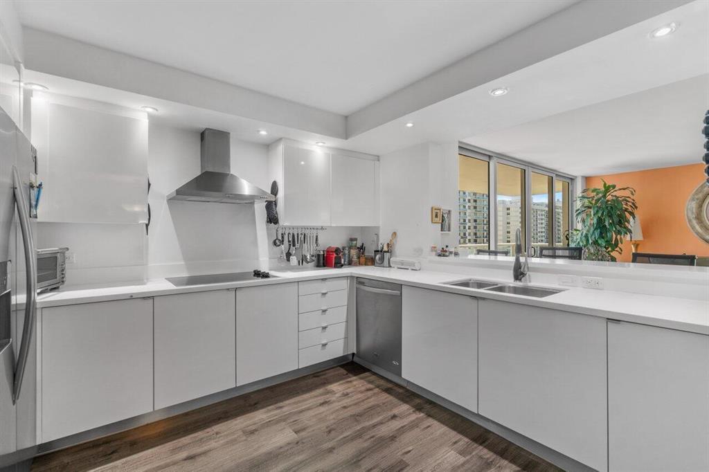 5750 Collins Avenue Unit: 11a