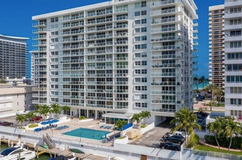 5750 Collins Avenue Unit: 11a