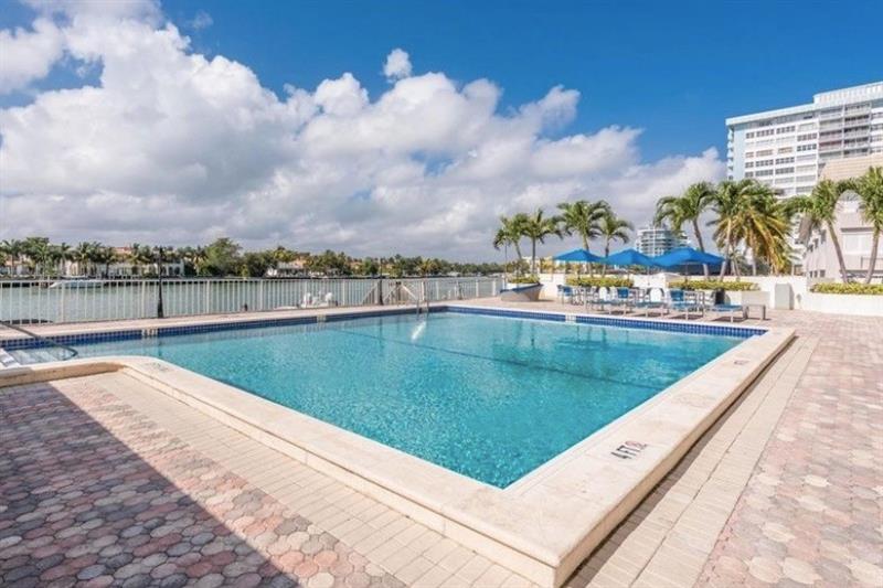 5750 Collins Avenue Unit: 11a