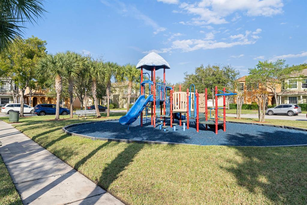 2442 SE Santos Drive