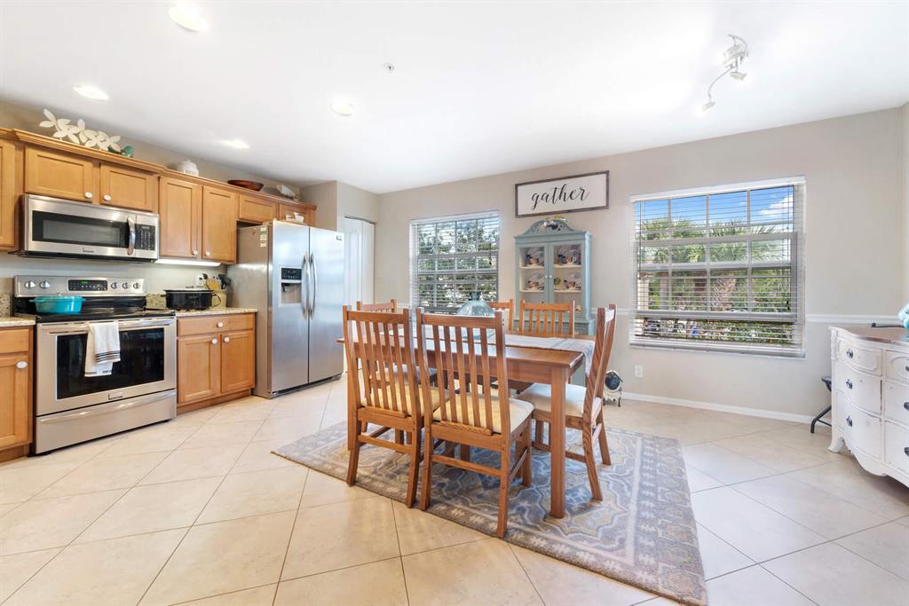 2442 SE Santos Drive
