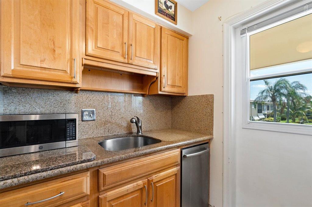 2115 NE 42nd Court Unit: 203 N