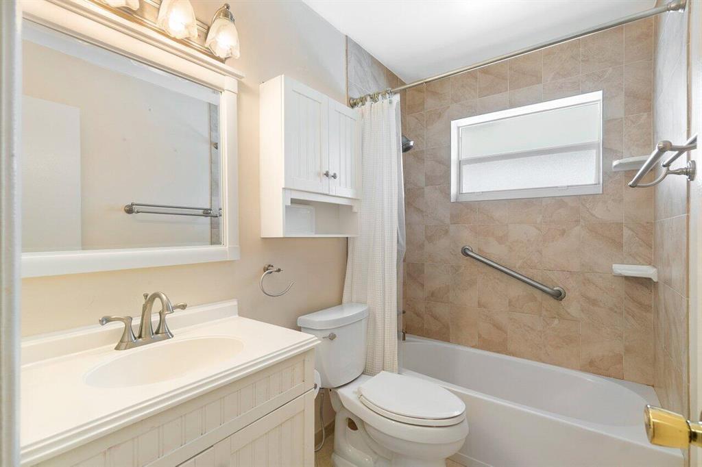 2115 NE 42nd Court Unit: 203 N