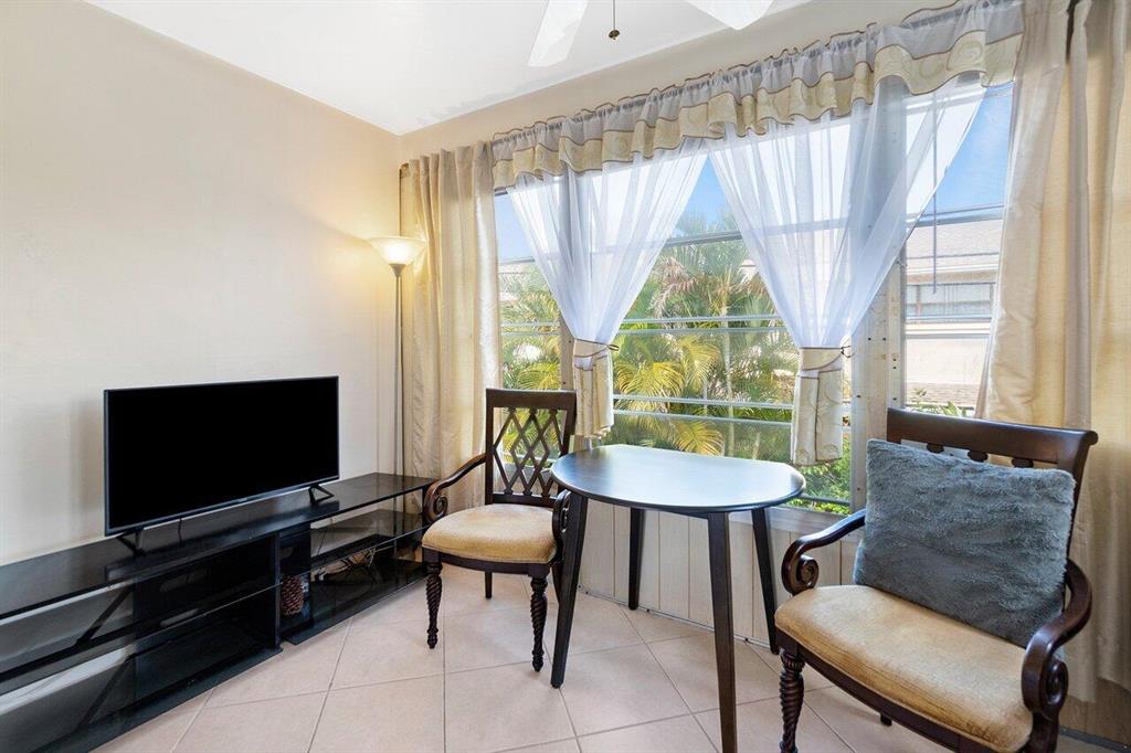 2115 NE 42nd Court Unit: 203 N