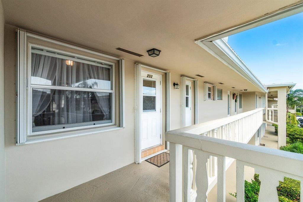 2115 NE 42nd Court Unit: 203 N