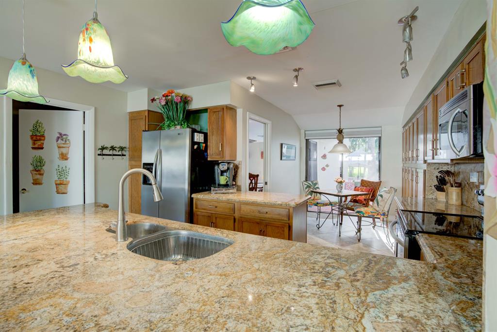 17115 Bay Street