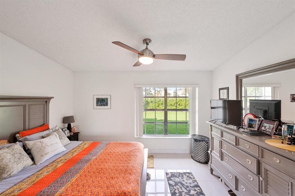 5488 Viburnum Circle