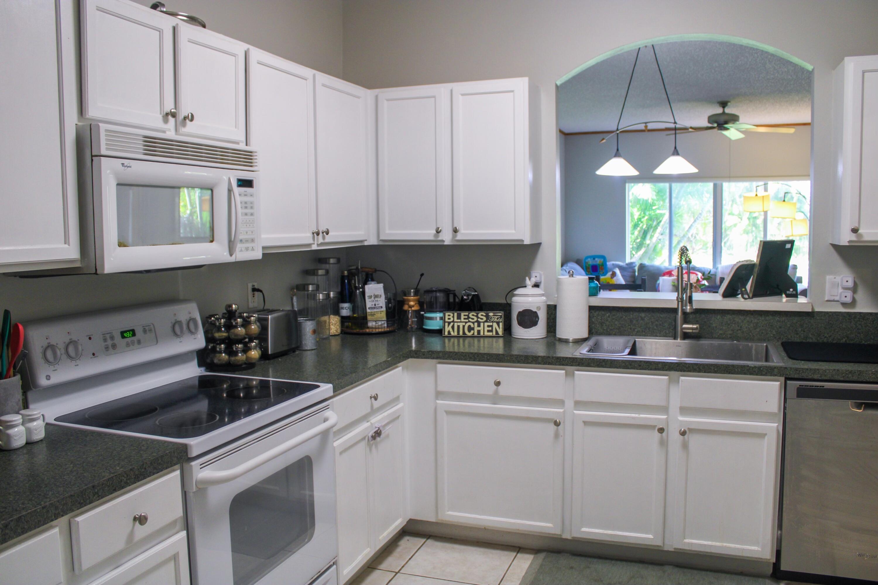 1207 SW 48th Terrace