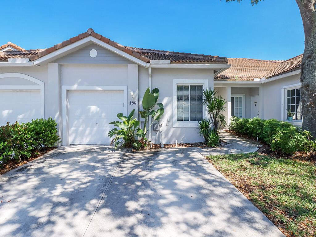 1207 SW 48th Terrace