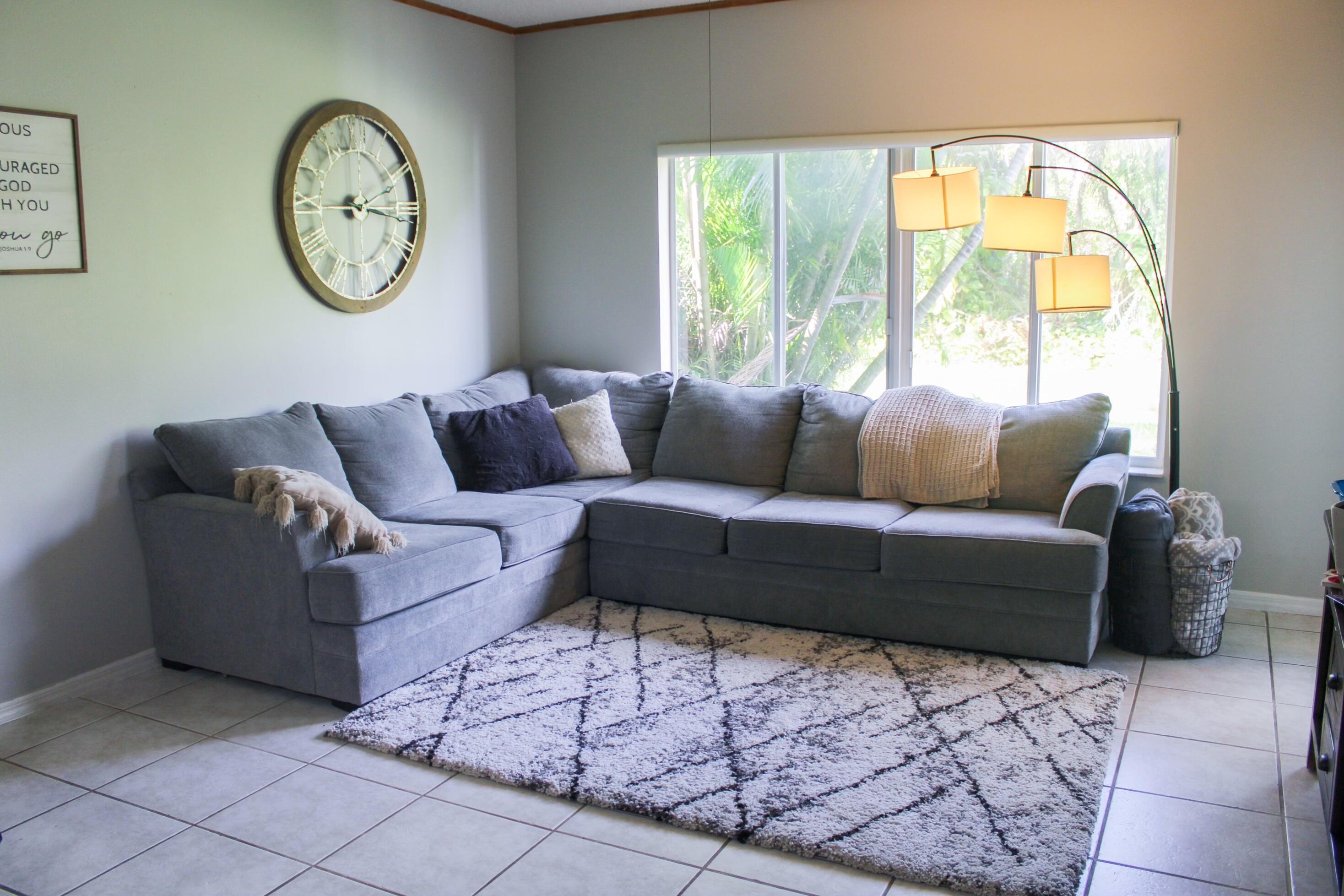 1207 SW 48th Terrace
