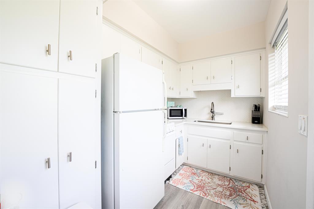 30 Andrews Avenue Unit: 13-B
