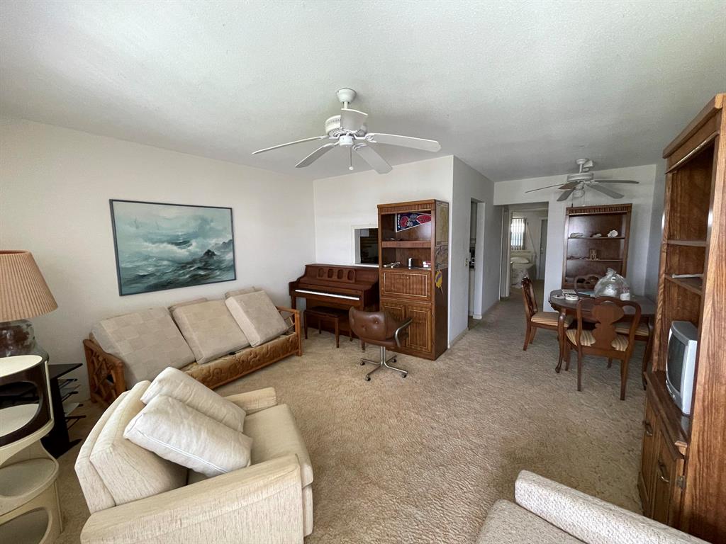 2460 S Federal Highway Unit: 12