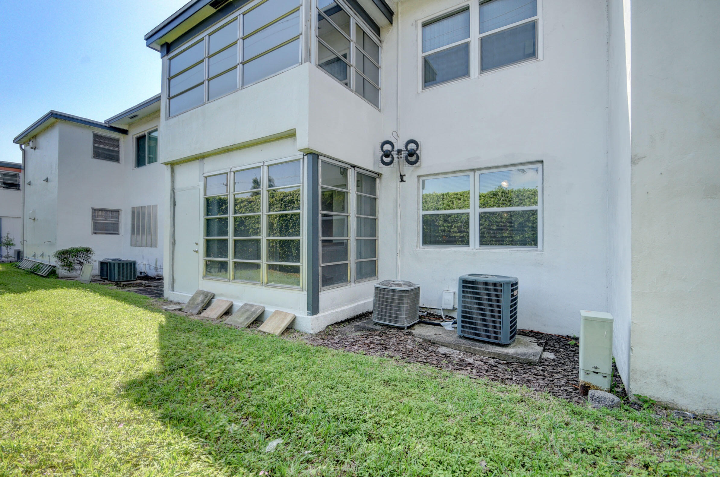 1111 Lake Terrace Unit: 105