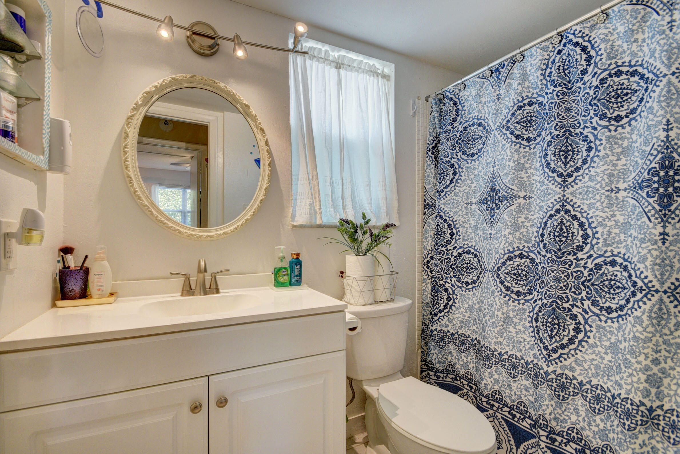1111 Lake Terrace Unit: 105