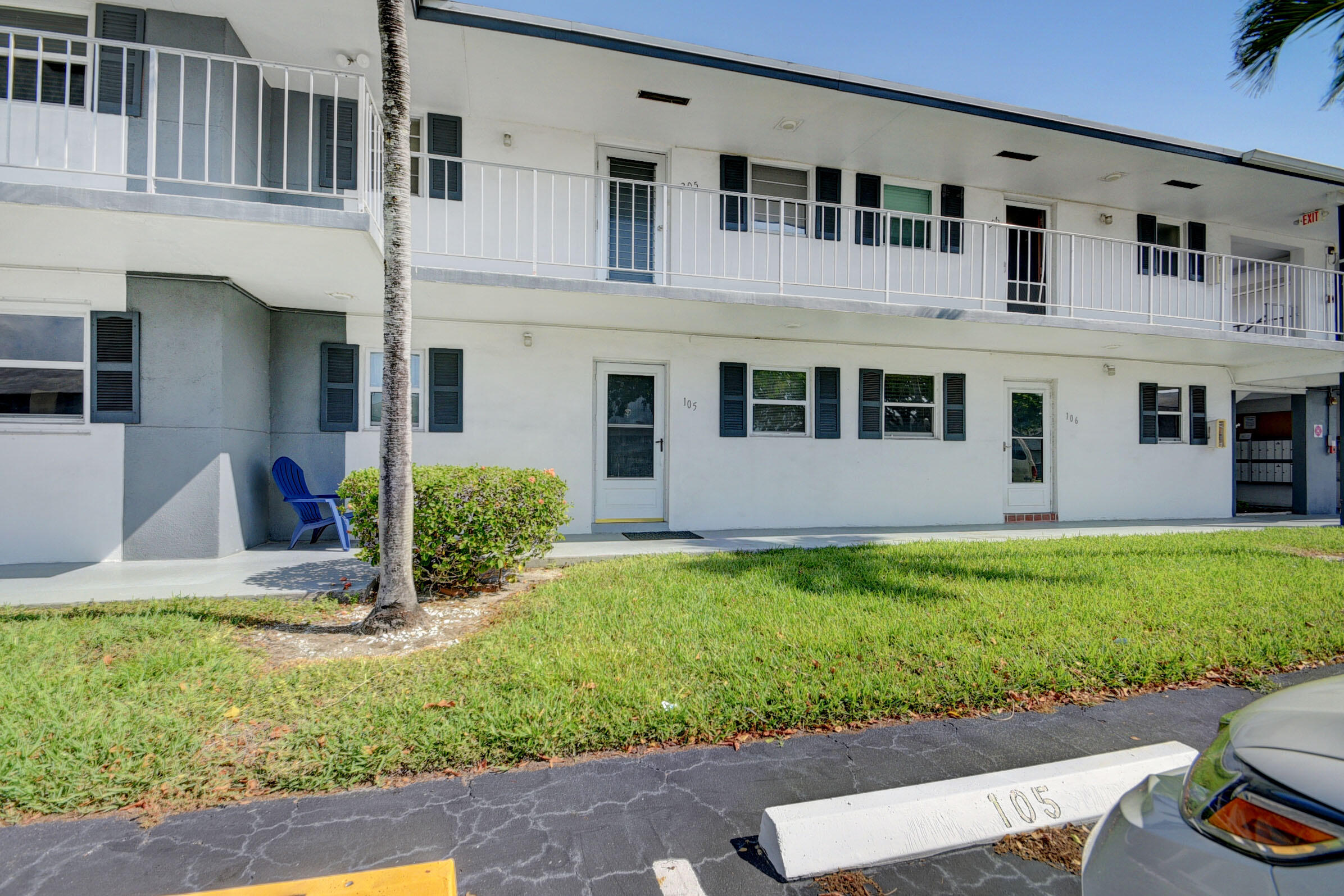 1111 Lake Terrace Unit: 105